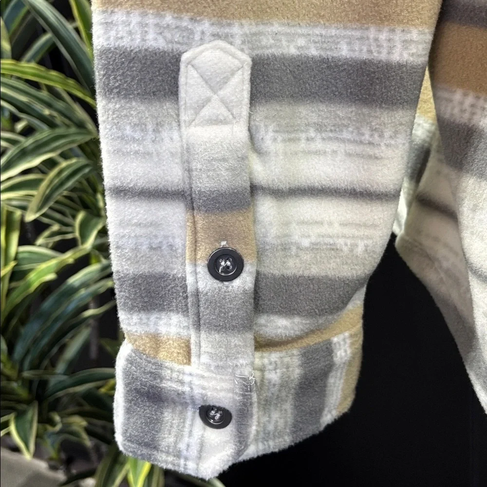 Mountain & Isles Button-Up Soft Fleece Shacket,Warm,chest pockets,eyeglass wipe
